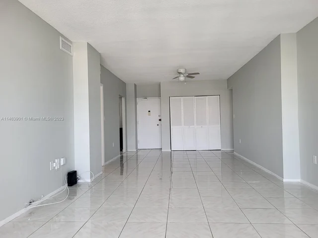 500 Bayview Dr, Sunny Isles Beach FL 33160