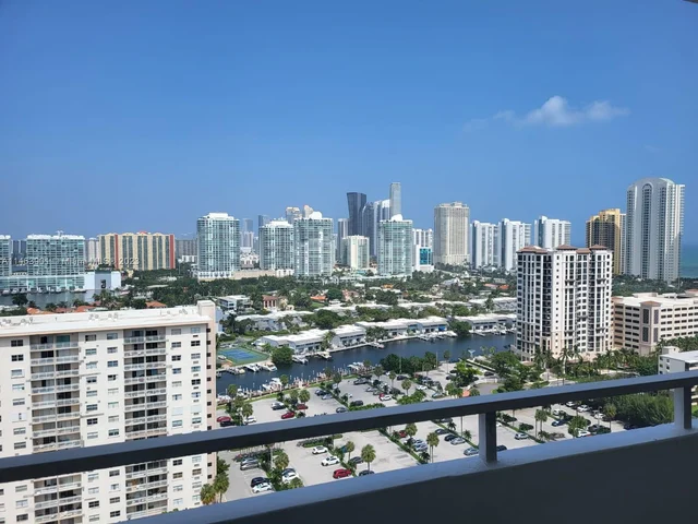 500 Bayview Dr, Sunny Isles Beach FL 33160