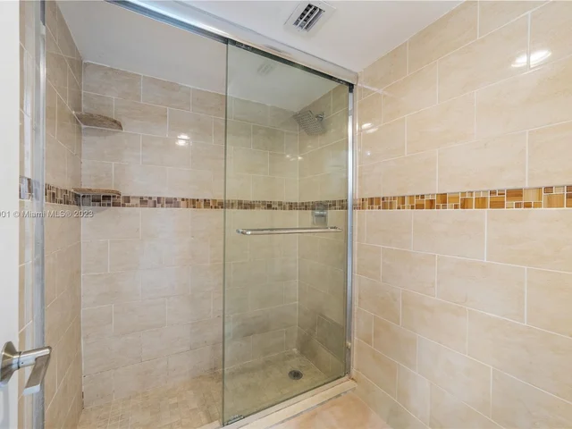 500 Bayview Dr, Sunny Isles Beach FL 33160