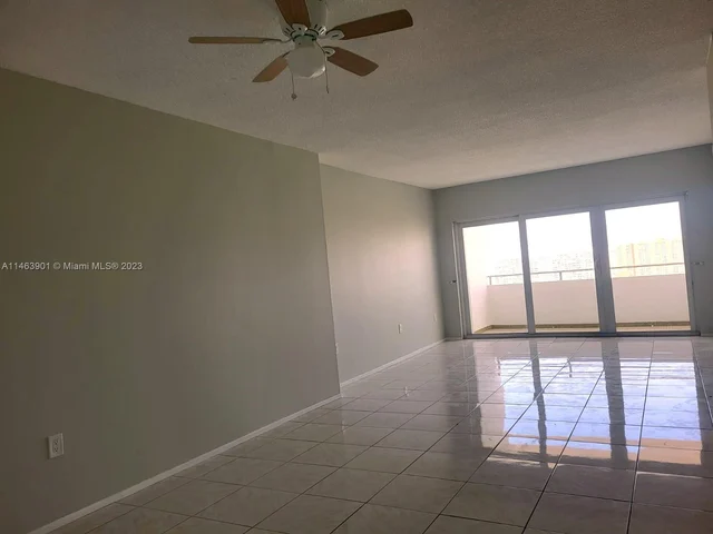 500 Bayview Dr, Sunny Isles Beach FL 33160