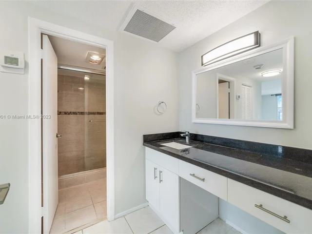 500 Bayview Dr, Sunny Isles Beach FL 33160