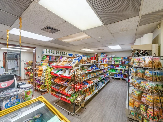 500 Bayview Dr, Sunny Isles Beach FL 33160