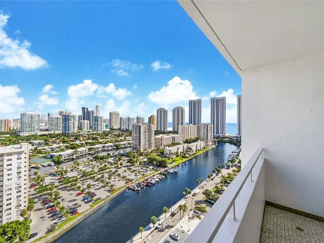 500 Bayview Dr, Sunny Isles Beach FL 33160