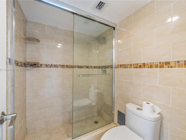 500 Bayview Dr, Sunny Isles Beach FL 33160