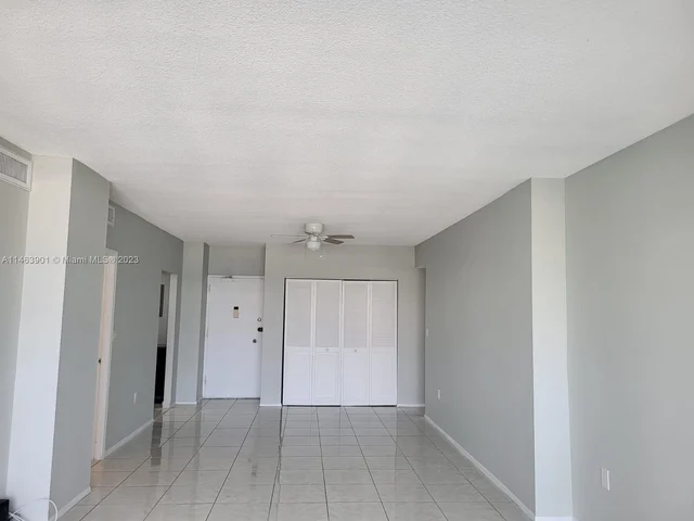 500 Bayview Dr, Sunny Isles Beach FL 33160