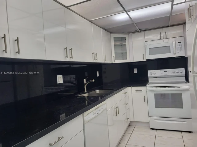 500 Bayview Dr, Sunny Isles Beach FL 33160