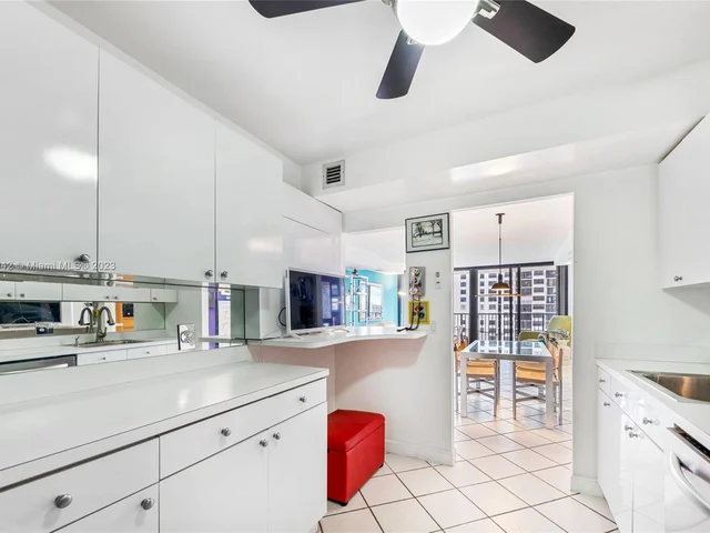 2101 S Ocean Dr # 1008, Hollywood FL 33019