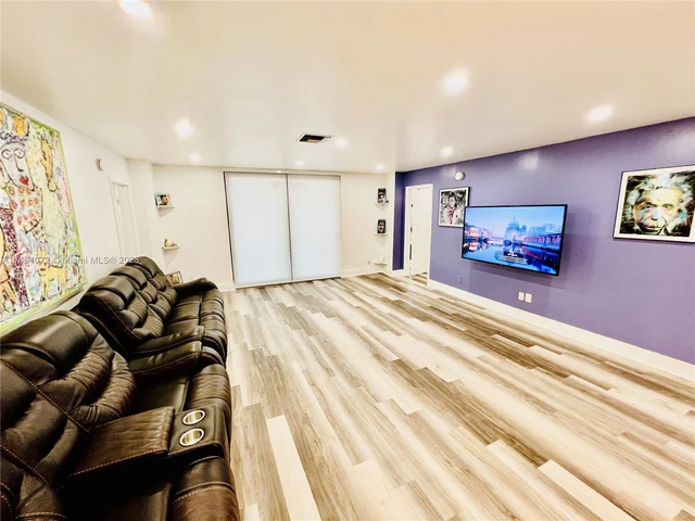 13499 Biscayne Blvd, North Miami FL 33181