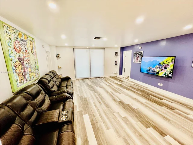 13499 Biscayne Blvd, North Miami FL 33181