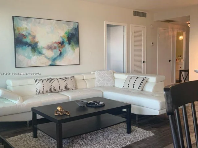 3111 N Ocean Dr # 811, Hollywood FL 33019