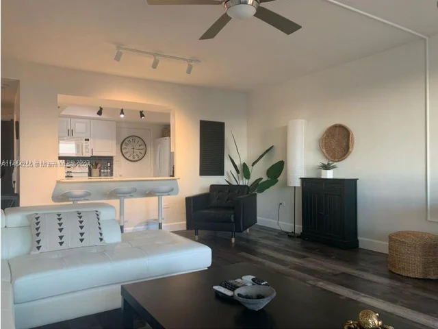 3111 N Ocean Dr # 811, Hollywood FL 33019