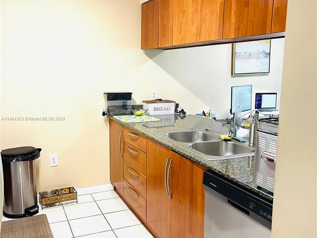 1200 Brickell Bay Dr # 3314, Miami FL 33131