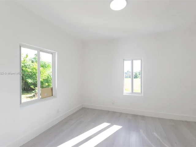 323 SW 4th Ct, Homestead FL 33030