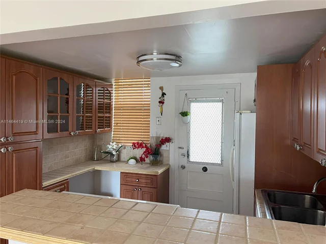 2851 Leonard Dr # J414, Aventura FL 33160