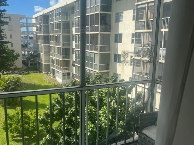 2851 Leonard Dr # J414, Aventura FL 33160