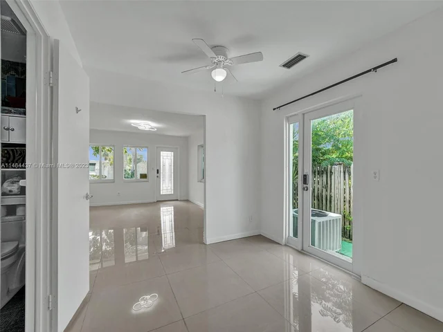 1607 Moffett St, Hollywood FL 33020