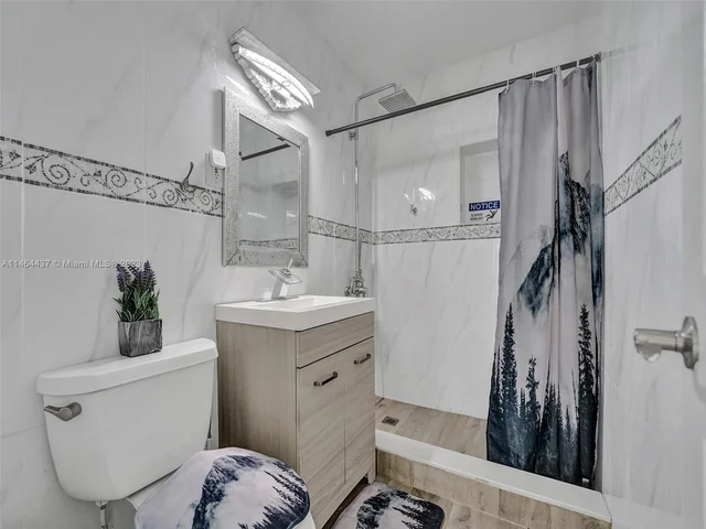 1607 Moffett St, Hollywood FL 33020