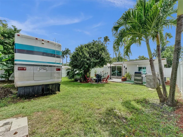 1607 Moffett St, Hollywood FL 33020