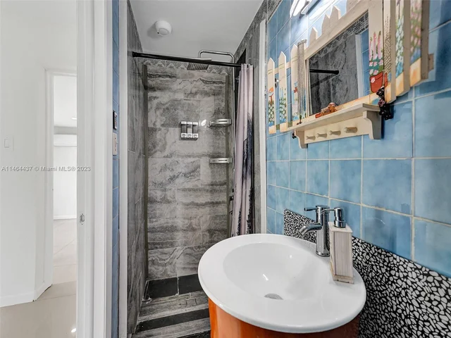 1607 Moffett St, Hollywood FL 33020