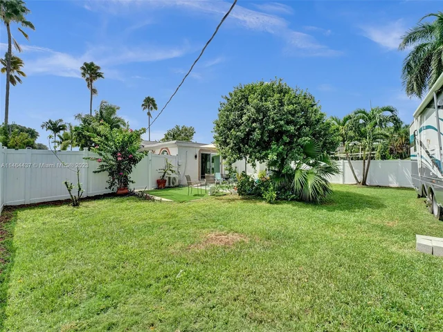 1607 Moffett St, Hollywood FL 33020