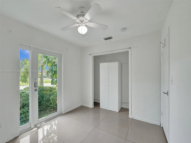 1607 Moffett St, Hollywood FL 33020
