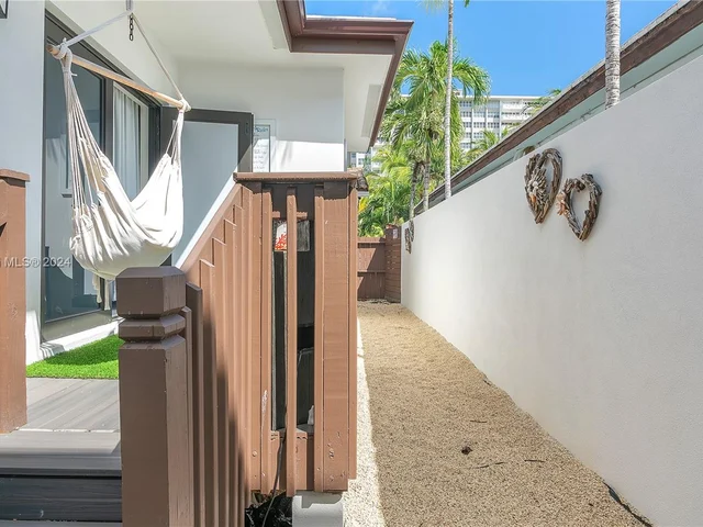 2911 N Ocean Dr, Hollywood FL 33019