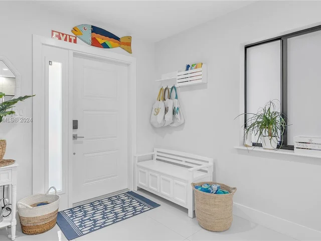 2911 N Ocean Dr, Hollywood FL 33019