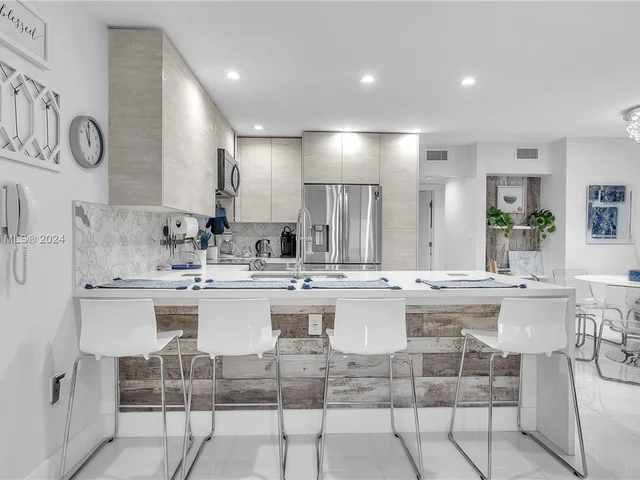 2911 N Ocean Dr, Hollywood FL 33019