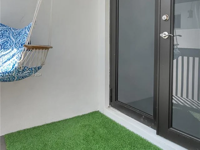 2911 N Ocean Dr, Hollywood FL 33019