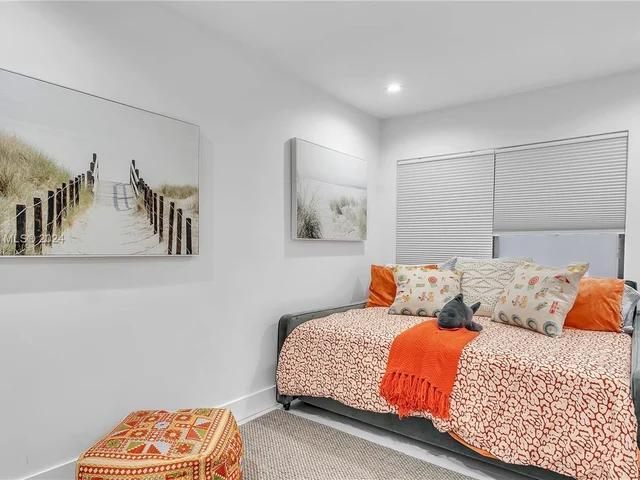 2911 N Ocean Dr, Hollywood FL 33019