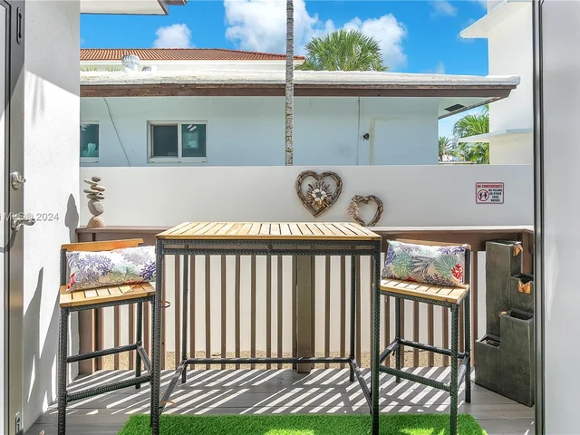 2911 N Ocean Dr, Hollywood FL 33019