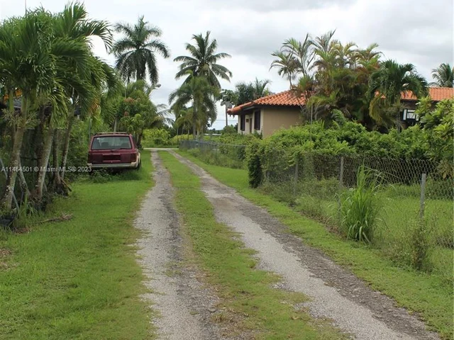 19471 SW 198, Miami FL 33187