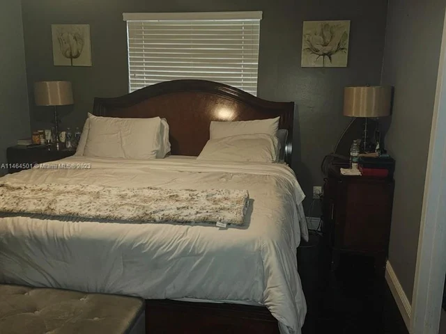 19471 SW 198, Miami FL 33187