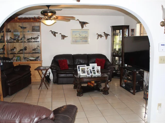 19471 SW 198, Miami FL 33187