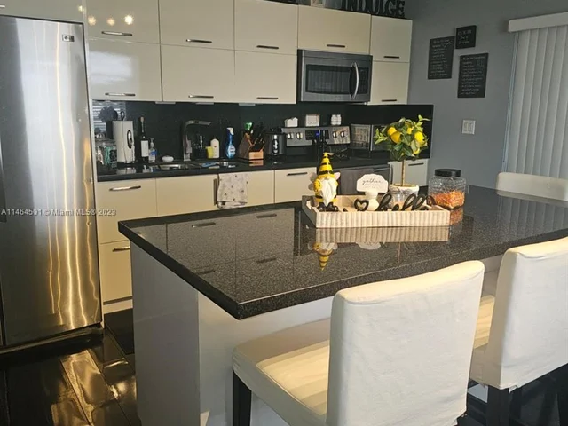 19471 SW 198, Miami FL 33187