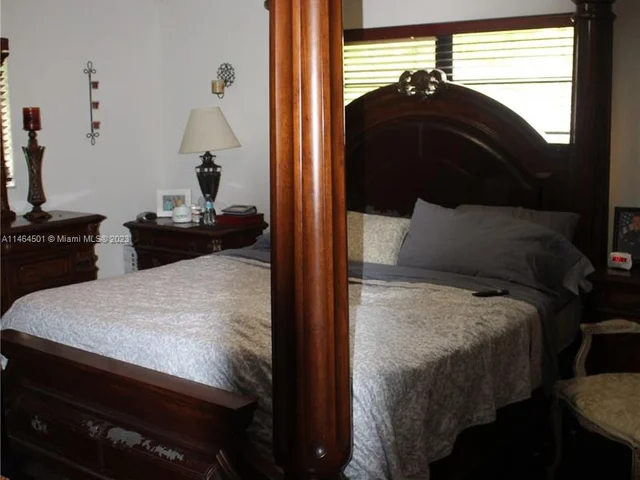 19471 SW 198, Miami FL 33187