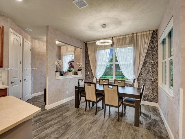 3813 Greenway Dr, Hollywood FL 33021