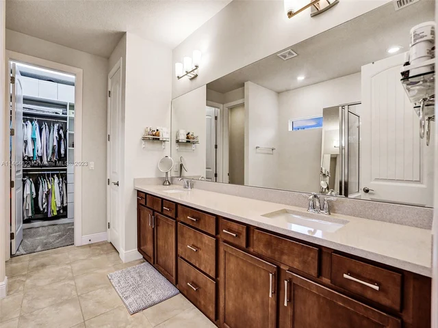 3813 Greenway Dr, Hollywood FL 33021