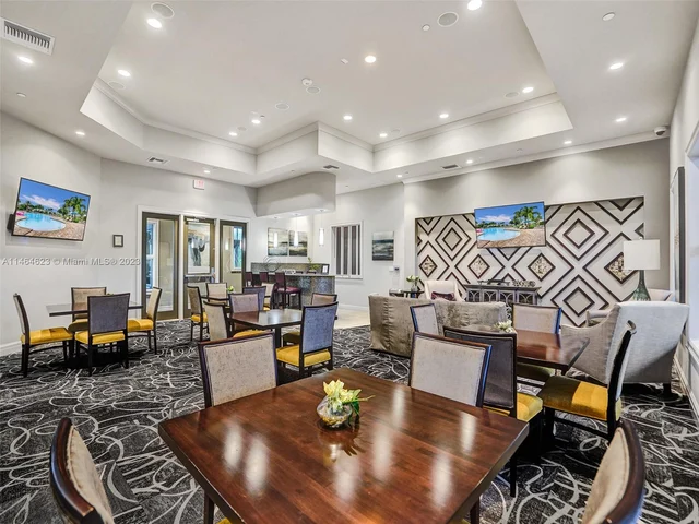 3813 Greenway Dr, Hollywood FL 33021