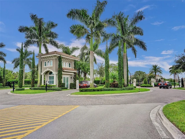 3813 Greenway Dr, Hollywood FL 33021