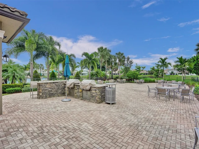 3813 Greenway Dr, Hollywood FL 33021