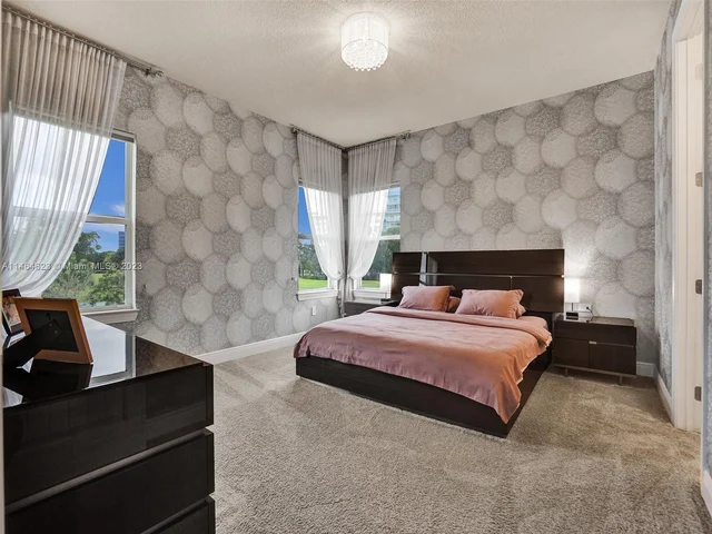 3813 Greenway Dr, Hollywood FL 33021