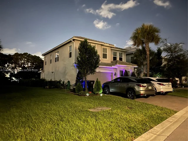 3813 Greenway Dr, Hollywood FL 33021