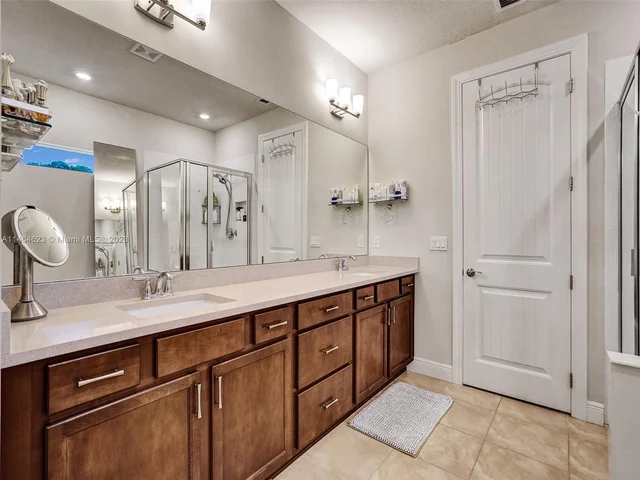 3813 Greenway Dr, Hollywood FL 33021