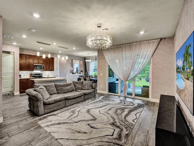 3813 Greenway Dr, Hollywood FL 33021