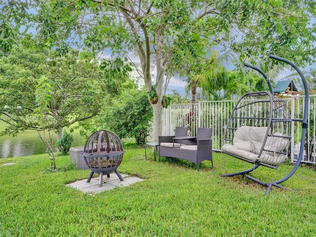 3813 Greenway Dr, Hollywood FL 33021