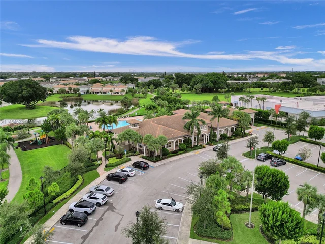 3813 Greenway Dr, Hollywood FL 33021