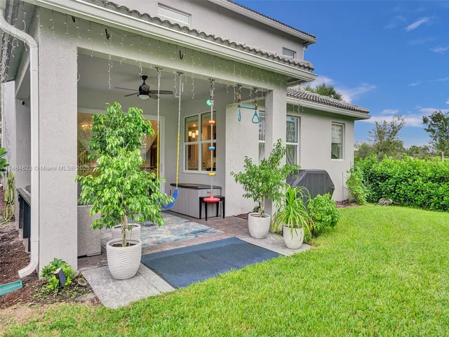 3813 Greenway Dr, Hollywood FL 33021