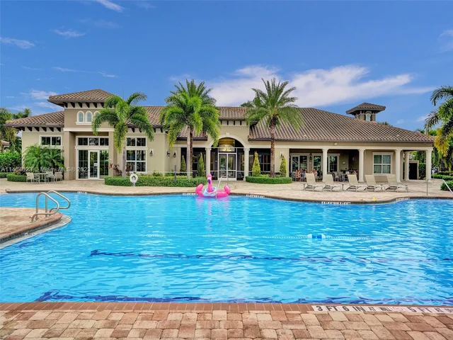 3813 Greenway Dr, Hollywood FL 33021