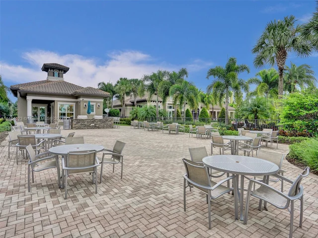 3813 Greenway Dr, Hollywood FL 33021